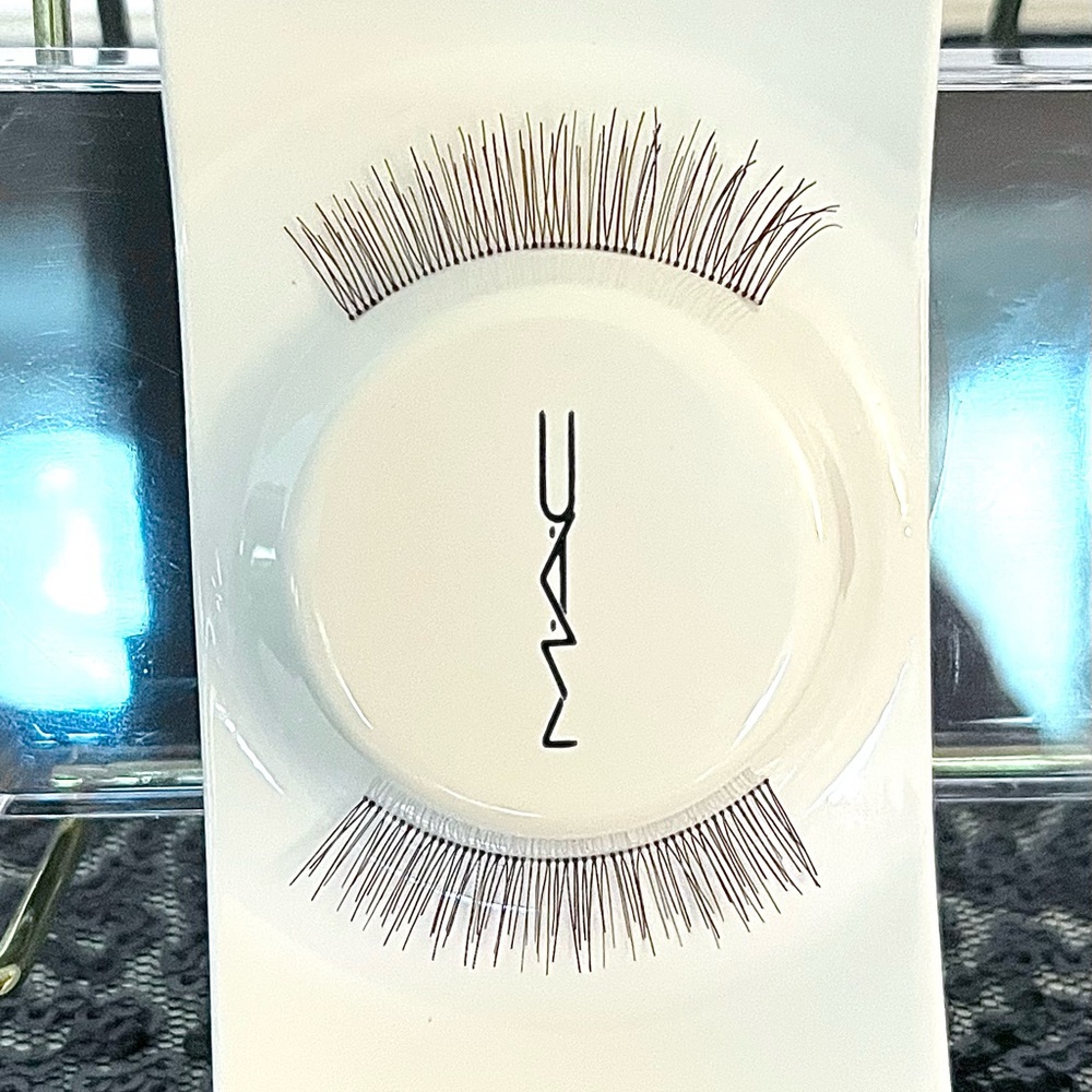MAC Cosmetics Soft Black